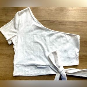 One shoulder crop top